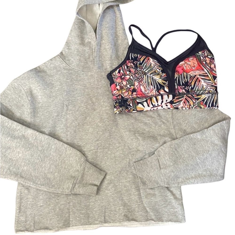 Old Navy Four Piece Activewear Set. Size Small. - Picture 3 of 9